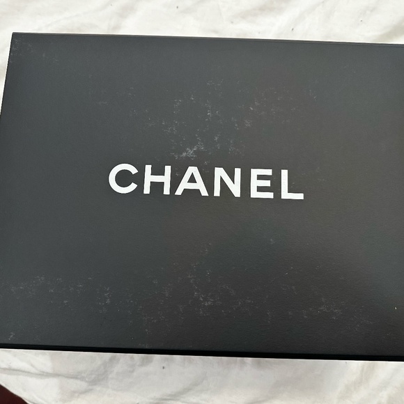 CHANEL HANDBAG - Picture 1 of 5